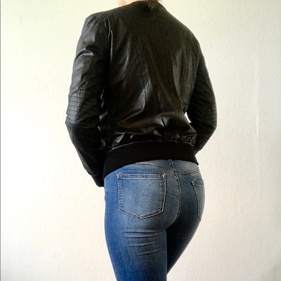 Black zip-up jacket - Picture 2 of 2